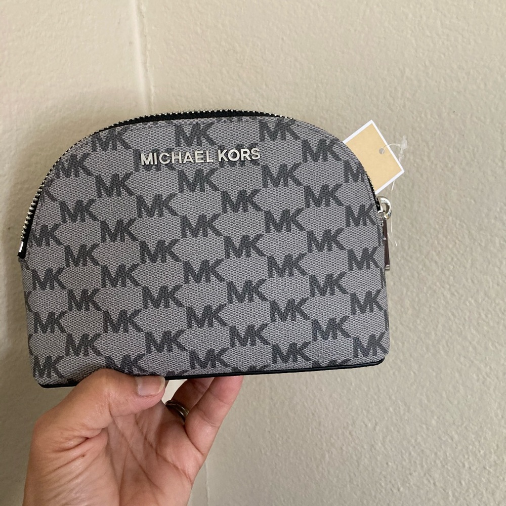 MICHAEL KORS 5PC SET - Picture 8 of 10